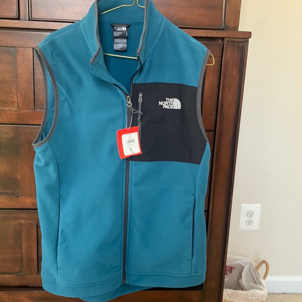 NWT The North Face Humbolt men’s vest. Fleece. Size men’s small.